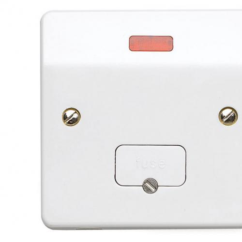 MK K377WHI 13A unsw. spur base f/outlet & neon