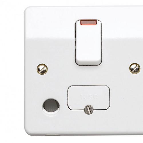 MK K1070WHI switched spur c/w base f/outlet & neon