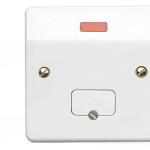 MK K377WHI 13A unsw. spur base f/outlet & neon